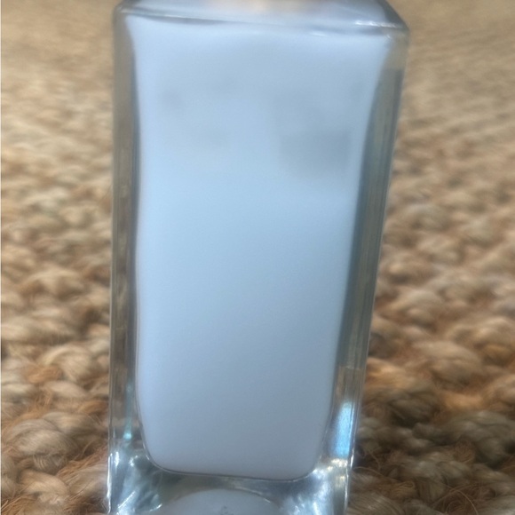 TRULY Coco Cloud After Shave Serum - White and Gold - Picture 4 of 5